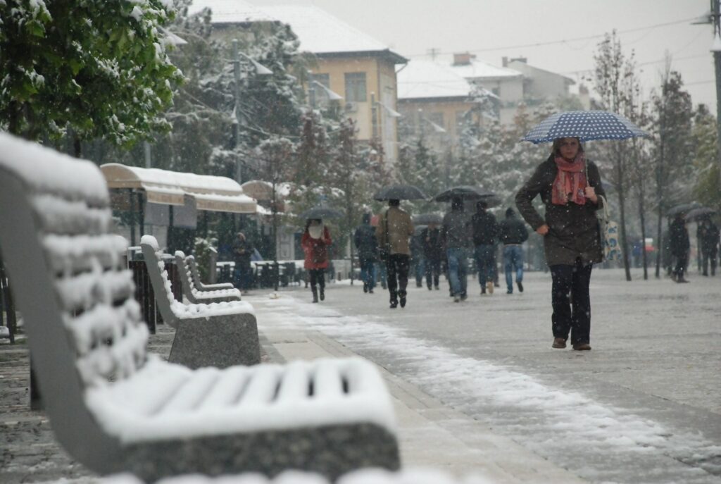 First snow of the season falls on Prishtina