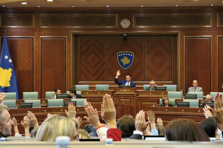 Kuvendi-i-Kosoves-votim-720x480