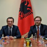 Abazi-Stili-i-vetem-qe-ka-Kurti-eshte-viktimizimi-Insajderi.org_