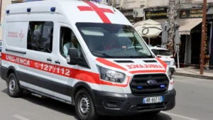 Ambulance-gjate-nje-sherbimi-urgjence-ne-Durres_sd