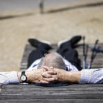 ALTER, SENIOR, FREIZEIT, PENSIONAER, AHV, AUSRUHEN, LIEGEN,