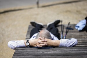 ALTER, SENIOR, FREIZEIT, PENSIONAER, AHV, AUSRUHEN, LIEGEN,