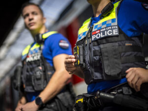TRANSPORTPOLIZEI, POLIZEI, POLICE, BAHNPOLIZEI, TRANPORT, SBB, ZUG, BAHNHOF, SICHERHEIT, POLIZIST, POLIZISTIN, CFF, FFS, HB, BODYCAM, VIDEO, VIDEOKAMERA