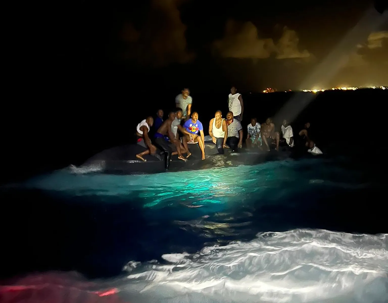 urn-publicid-ap-org-57eb5a7f7c6555f34efb207ee358946aBahamas_Migrant_Sinking_45456