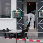 Një person i armatosur qëllon për vdekje pronarin dhe klientin e lokalit